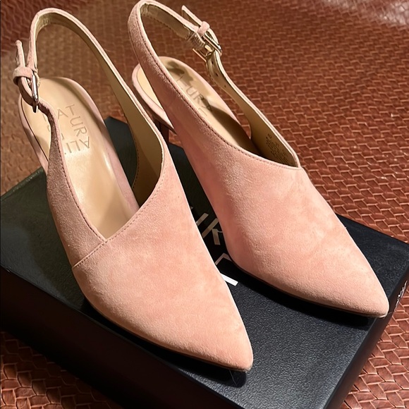 Elegant Nude Slingback Heels - Picture 4 of 11